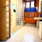Charming House In With Comfort Nyaraló