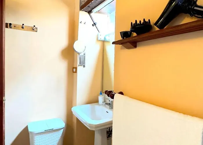 Charming House In With Comfort Vakantiehuis