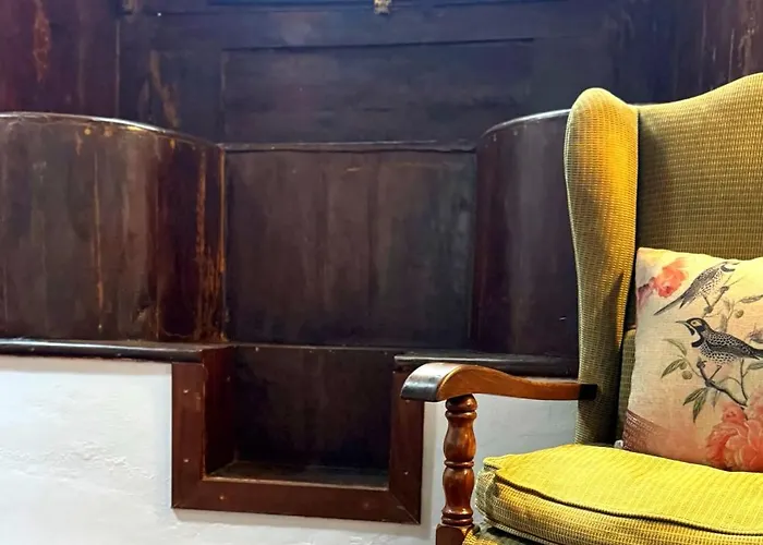 Charming House In With Comfort